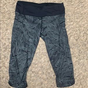 Lululemon size 6 cropped leggings